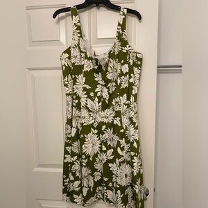 Jones wear green floral dress. Size 18.
